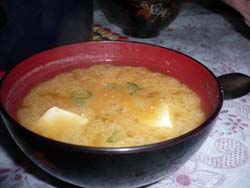 Missoshiro com tofu.