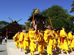 O desfile dos "Mikoshi".