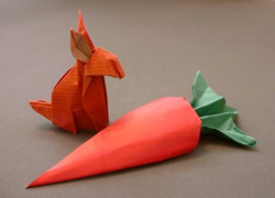 origami de coelho e cenoura.