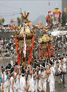 Omikoshi sendo transportado