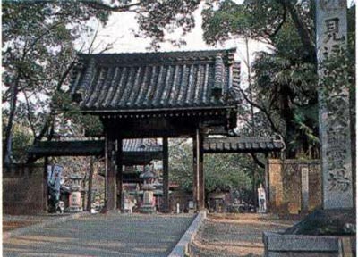 Entrada do Templo em Hongo, construidos na altura da lenda.