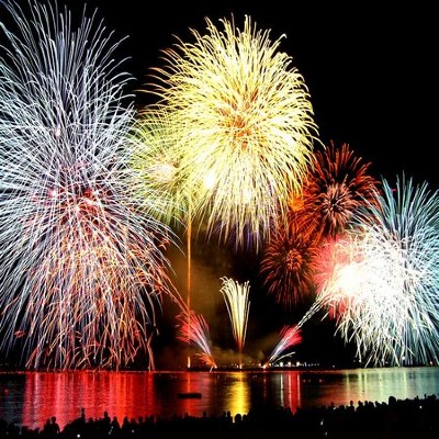 Comemoração com Fogos de Artifícios.