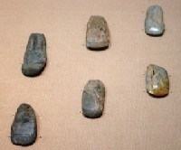 Machados de pedra lascada e polida do paleolítico japonês. Museu Nacional de Tokio