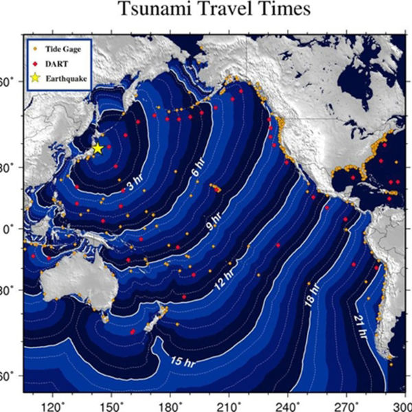 Arquivo:Tsunami travel.jpg